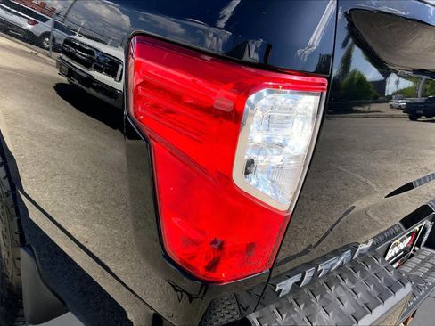 Used 2020 Nissan Titan SV w/ SV Convenience Package RWD image 29