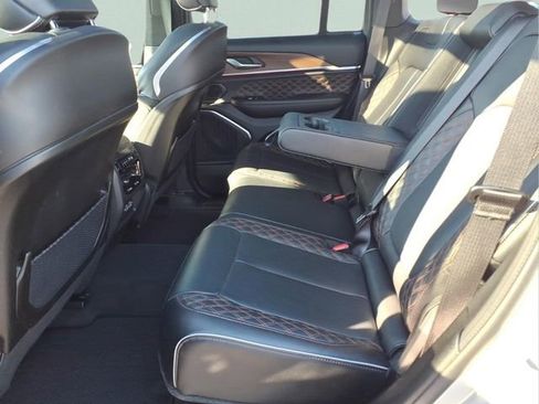 Used 2025 Jeep Grand Cherokee Summit w/ Luxury Tech Group V image 24