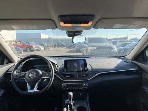 Used 2025 Nissan Altima 2.5 SV image 34