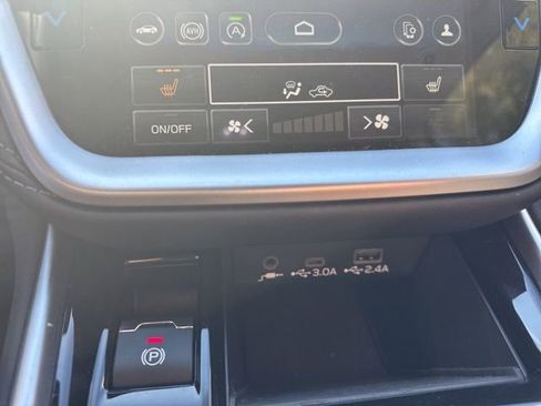 Used 2025 Subaru Outback Premium image 11