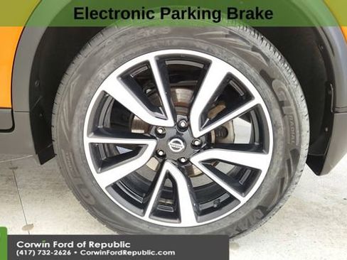 Used 2018 Nissan Rogue SL w/ Premium Package image 10