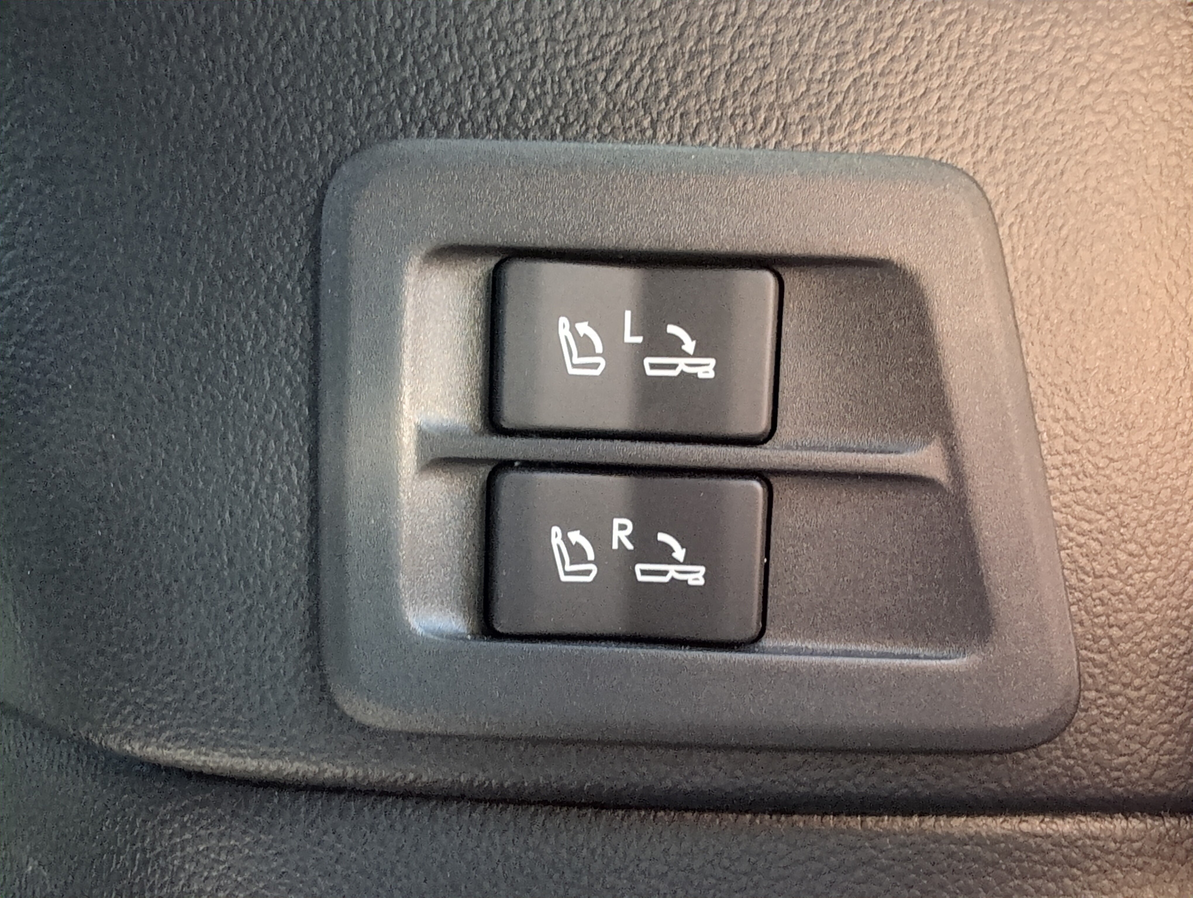 Used 2024 Lexus LX 600 4WD w/ Luxury Package image 39