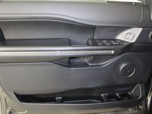 Used 2021 Ford Expedition XLT image 12