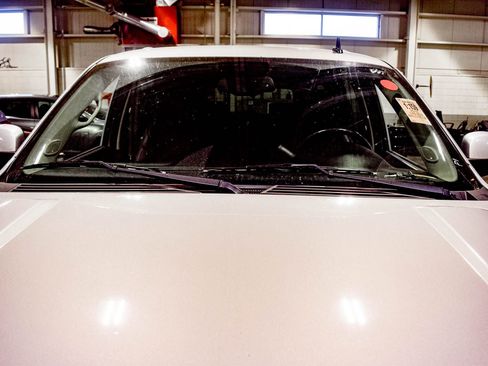 Used 2013 Chevrolet Suburban LT w/ Luxury Package AWD/4WD image 2