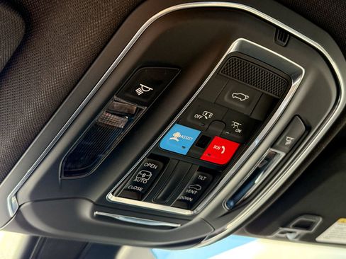 Used 2025 Jeep Grand Cherokee Altitude image 30