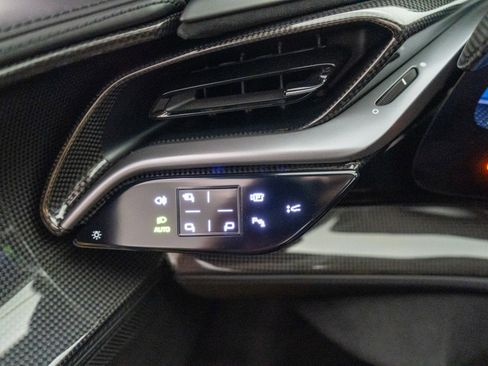 Used 2024 Ferrari SF90 Spider image 29