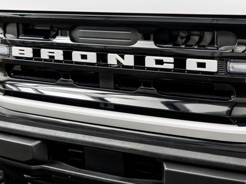 Used 2025 Ford Bronco Outer Banks AWD/4WD image 4