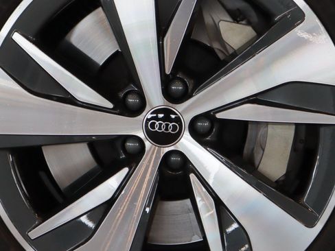 Used 2024 Audi Q8 e-tron Premium Plus w/ Premium Plus Package AWD/4WD image 5