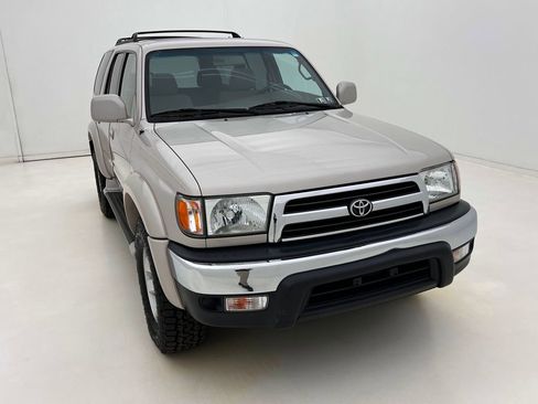 Used 2000 Toyota 4Runner SR5 image 3