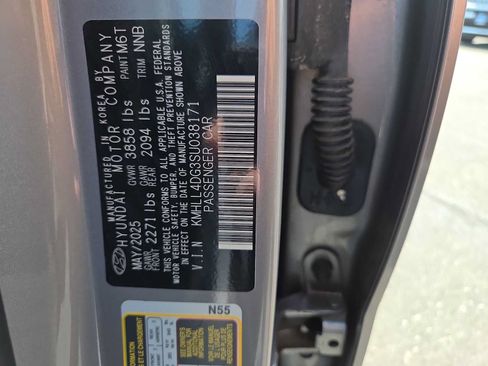 Used 2025 Hyundai Elantra SE FWD image 29