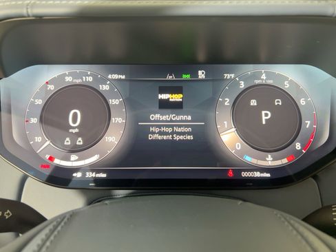 New 2025 Land Rover Range Rover SV image 17