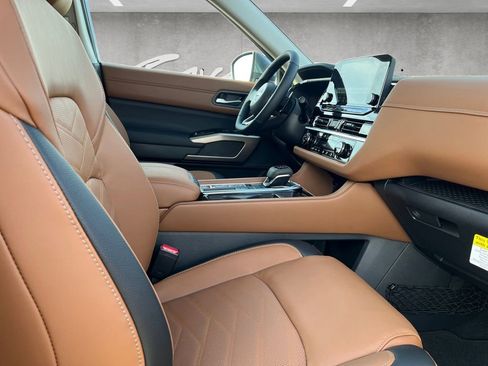 New 2025 Nissan Pathfinder Platinum image 24