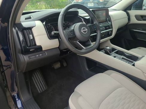 Certified 2025 Nissan Pathfinder SV image 16