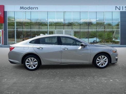 Used 2025 Chevrolet Malibu LT FWD image 4