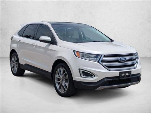 Used 2018 Ford Edge Titanium w/ Equipment Group 301A FWD image 3