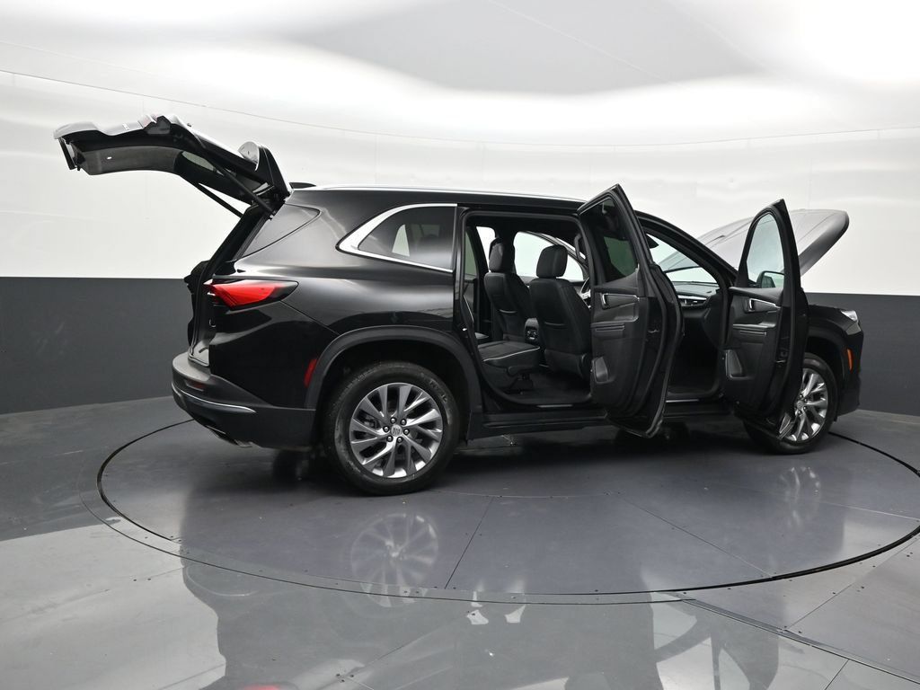 Used 2025 Buick Enclave Preferred w/ Power Package FWD image 31