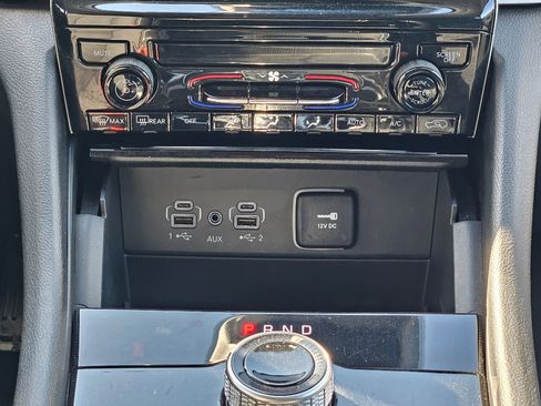 Used 2024 Jeep Grand Cherokee Laredo image 14