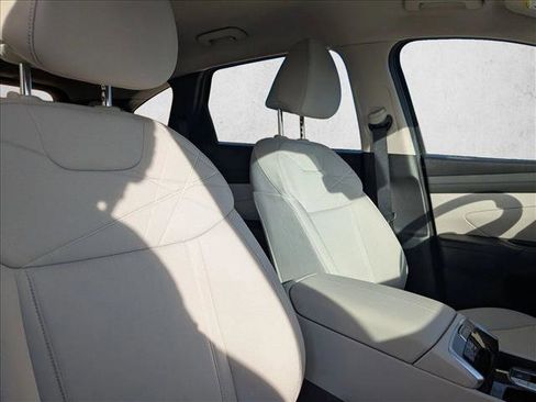 Used 2025 Hyundai Tucson SE image 19