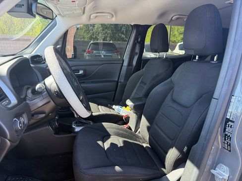 Used 2022 Jeep Renegade Latitude w/ Convenience Group image 12