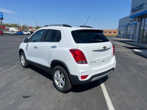 Used 2017 Chevrolet Trax LT w/ LT Convenience Package AWD/4WD image 3