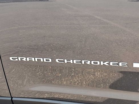 Used 2025 Jeep Grand Cherokee L Laredo w/ Luxury Tech Group I AWD/4WD image 31