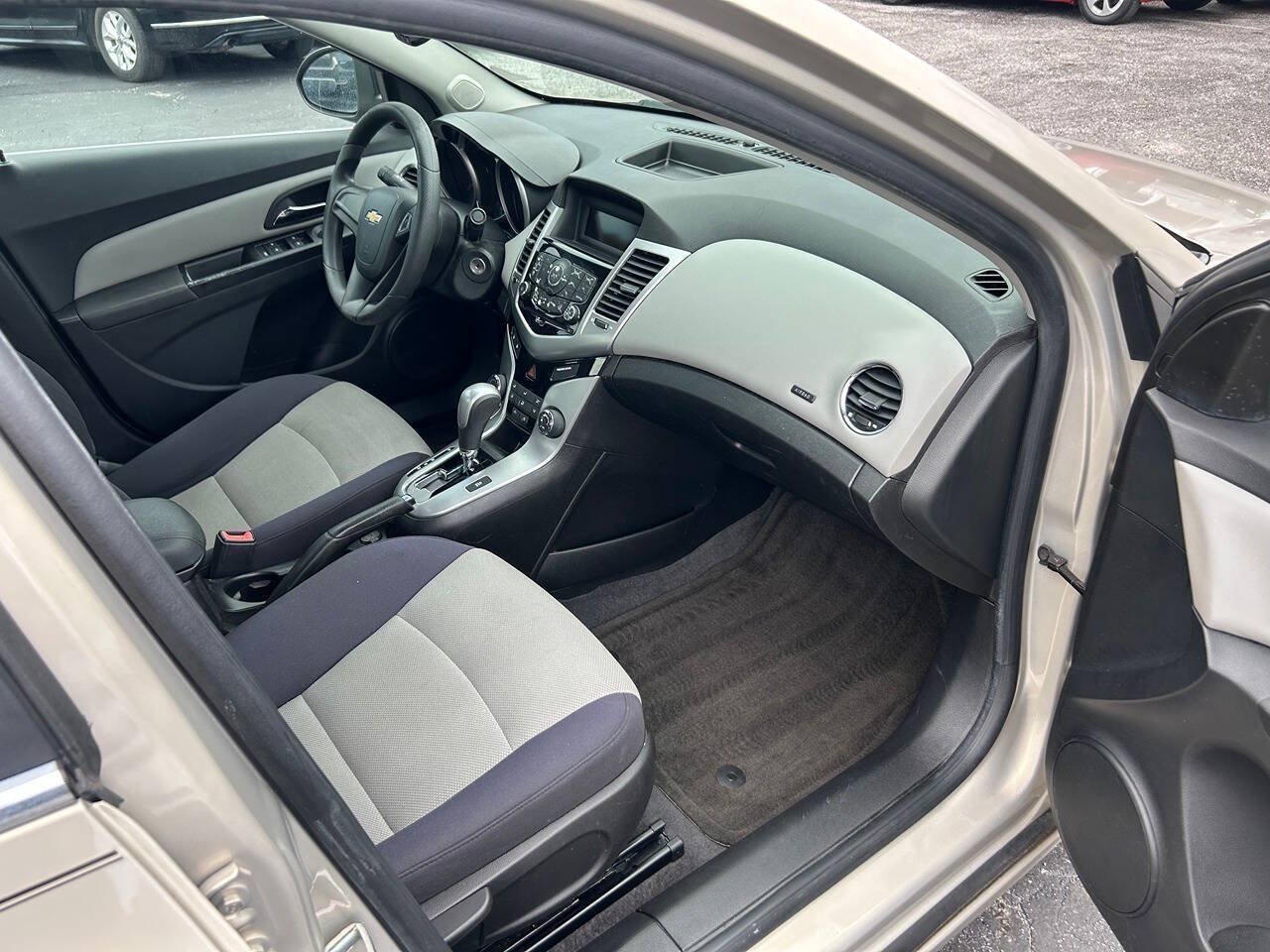 Used 2012 Chevrolet Cruze LS w/ Connectivity Package FWD image 10