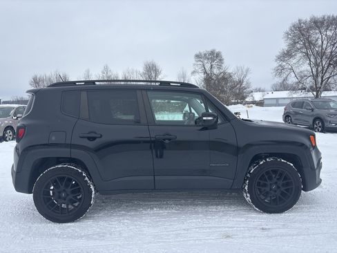 Used 2017 Jeep Renegade Altitude image 3