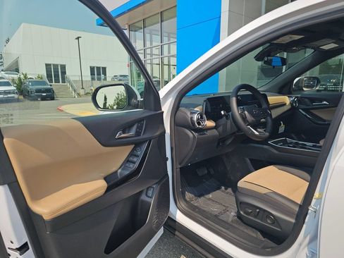 New 2026 Chevrolet Equinox ACTIV w/ Convenience Package III AWD/4WD image 23