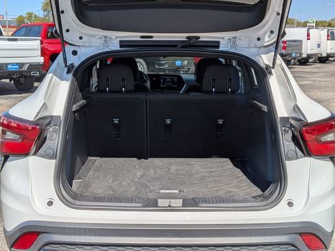 Used 2024 Chevrolet Trax RS w/ Sunroof Package image 32