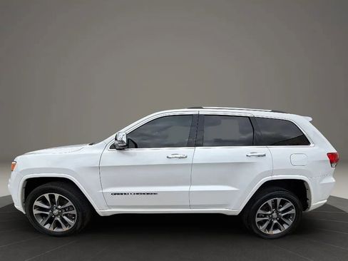 Used 2017 Jeep Grand Cherokee Overland w/ Jeep Active Safety Group AWD/4WD image 8