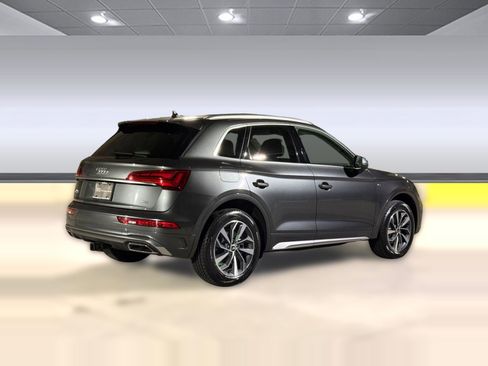 Used 2023 Audi Q5 2.0T Premium w/ Convenience Package image 8