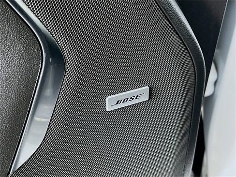 Used 2024 GMC Yukon XL SLT image 32