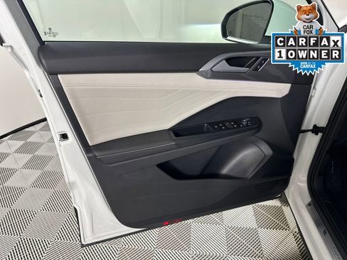 Used 2025 Volkswagen Taos SEL image 12