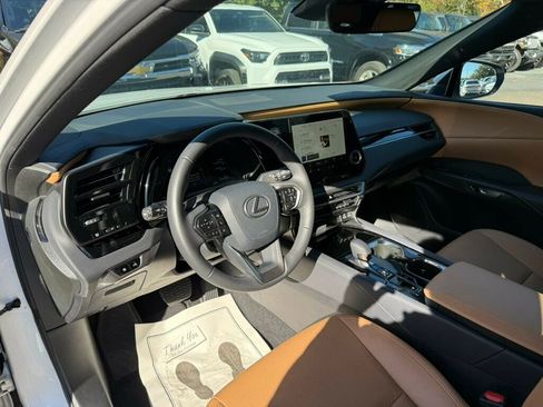 Used 2025 Lexus RX 350 FWD image 3