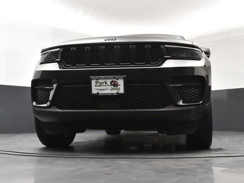 Used 2023 Jeep Grand Cherokee Altitude image 20