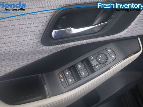 Used 2023 Nissan Rogue SV AWD/4WD image 15