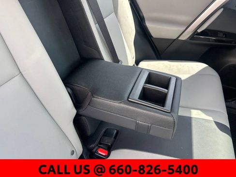 Used 2018 Toyota RAV4 Limited AWD/4WD image 8