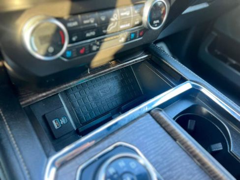 Used 2020 Ford Expedition Limited image 30