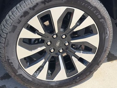 Used 2025 Ford Expedition Platinum w/ Driver's Package AWD/4WD image 11