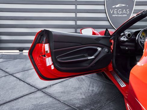 Used 2023 Ferrari F8 Tributo image 32