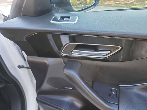 Used 2018 Jaguar F-PACE Premium image 42