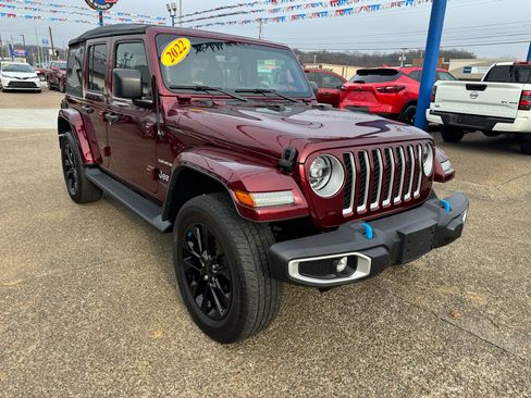 Used 2022 Jeep Wrangler Unlimited Sahara w/ Cold Weather Group image 7