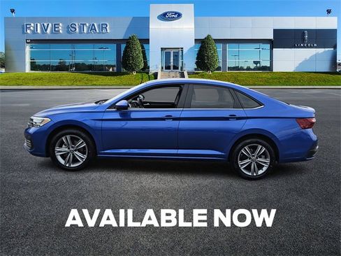 Used 2023 Volkswagen Jetta SE image 4