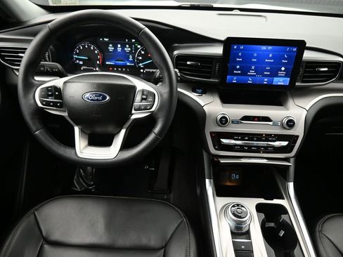 Used 2023 Ford Explorer XLT w/ Equipment Group 202A image 5