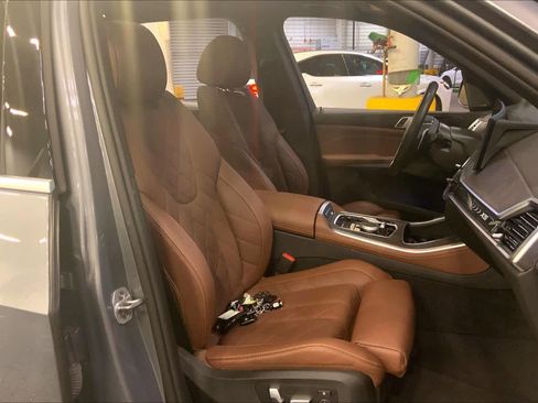 Used 2024 BMW X5 xDrive40i w/ Premium Package image 8