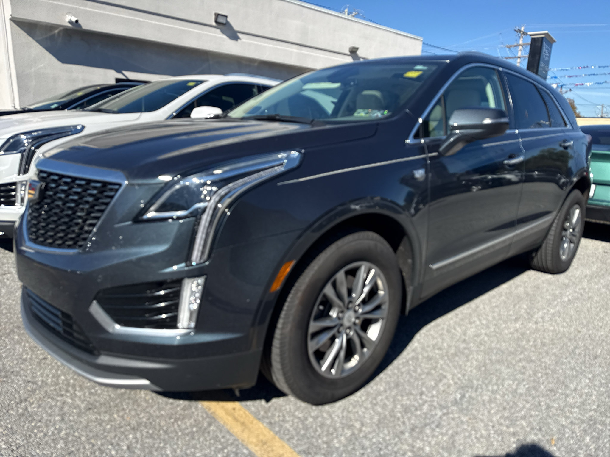 Used 2021 Cadillac XT5 Premium Luxury FWD image 3