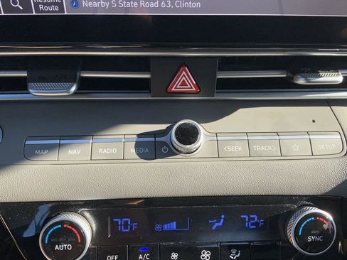 Used 2024 Hyundai Elantra SEL image 37