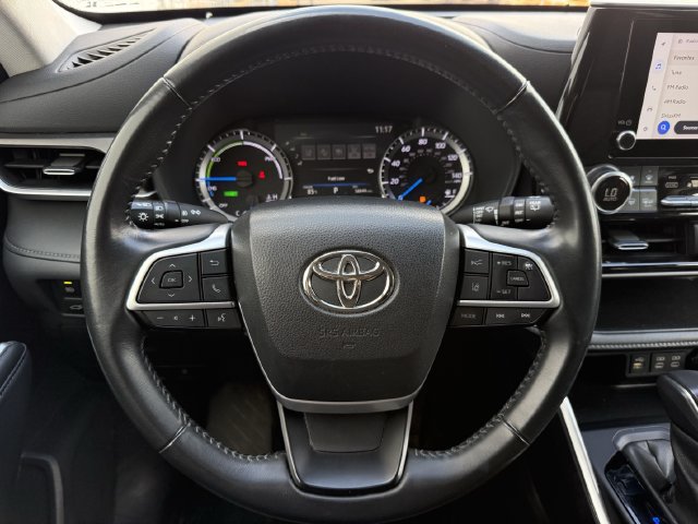 Used 2023 Toyota Highlander LE FWD image 13