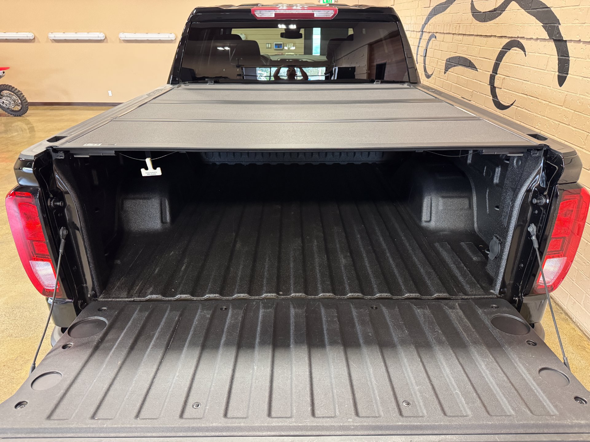 Used 2024 GMC Sierra 1500 Elevation w/ LPO, Elevation Black Package AWD/4WD image 7