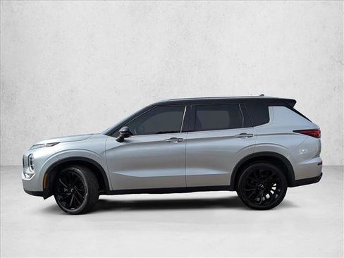 Used 2023 Mitsubishi Outlander SEL image 8